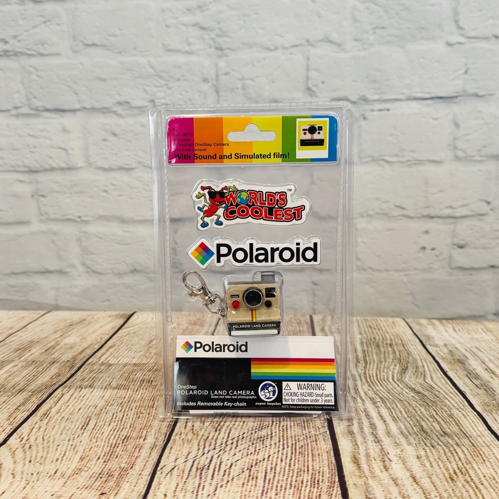New World's Smallest Coolest Mini POLAROID CAMERA Keychain w/Sound & Moving Film